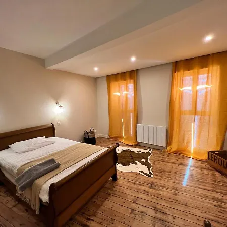 Designer Townhouse With 2 Stunning Terraces Lafrançaise