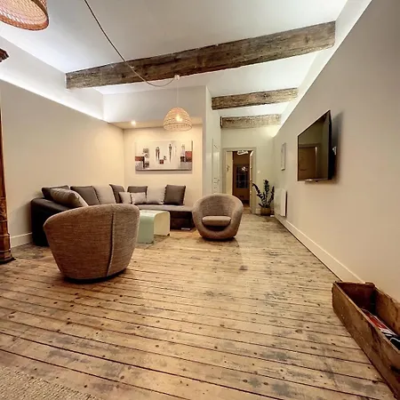 Designer Townhouse With 2 Stunning Terraces