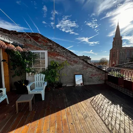 Designer Townhouse With 2 Stunning Terraces *