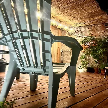 Designer Townhouse With 2 Stunning Terraces *