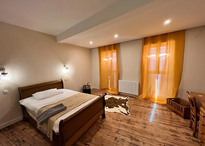 Designer Townhouse With 2 Stunning Terraces Lafrançaise