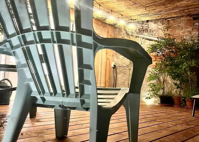 Designer Townhouse With 2 Stunning Terraces *